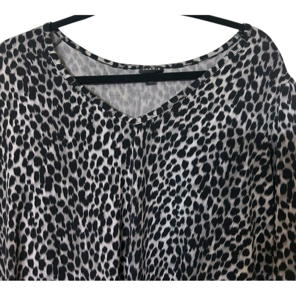 Torrid Womens Plus 1X  Leopard Animal Print V Neck Puff Sleeves Black Gray Top - Picture 2 of 7